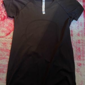 black lululemon swiftly tech shirt
